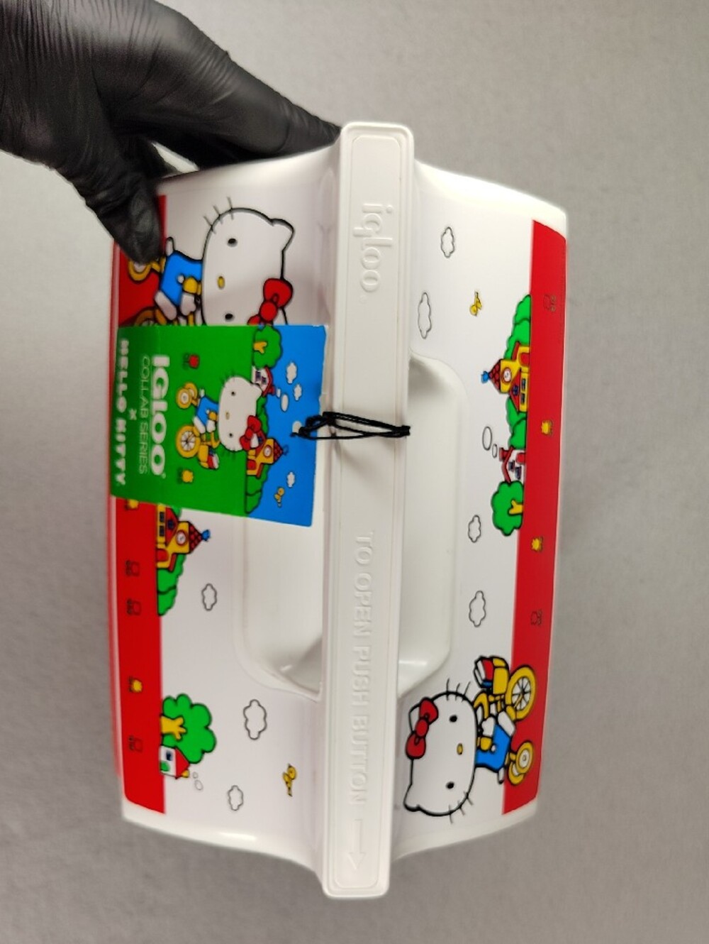 Igloo X Hello Kitty Collab Series Cooler - Picture 2 of 13